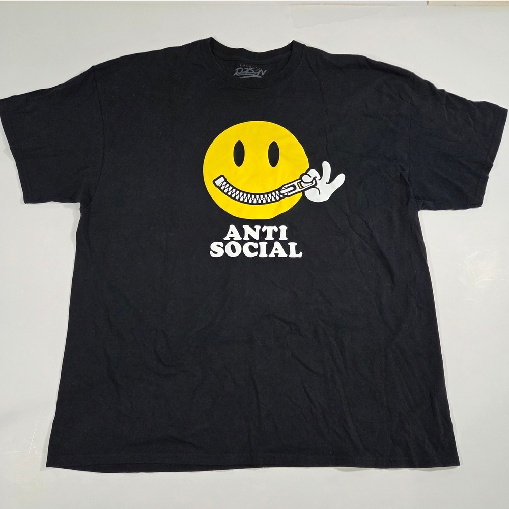 Popular Poison Mens Anti Social Smiley Face Zipper Mouth TShirt Black 2XL